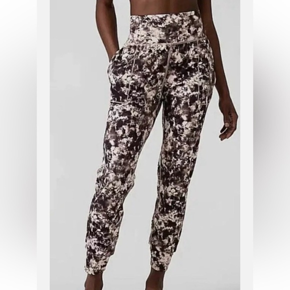 Athleta Pants - Athleta Salutation Black and White Patterned Joggers Size S